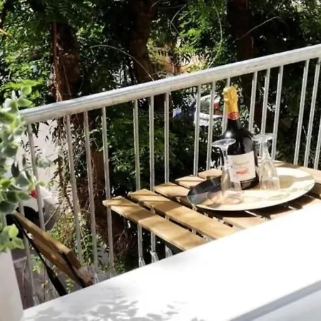 לינה וארוחת בוקר Boss